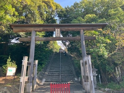 名島神社への階段