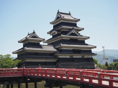 天守閣と赤橋