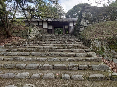 長屋門、杉の馬場から