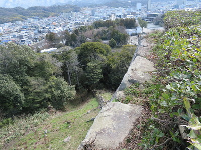 着見台から中門へ続く登り石垣