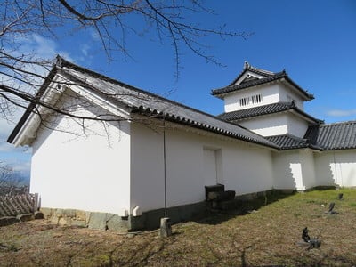 西の丸三重櫓と脇多聞櫓