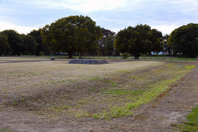 塚状遺構と堀跡