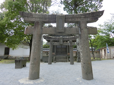 天守閣横の神社