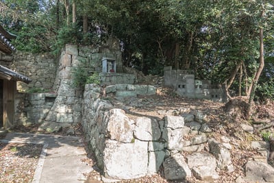 妙見神社 社殿裏の石垣①