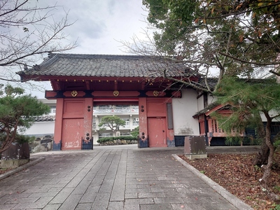 赤門（鹿島高校の正門）