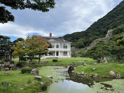 宝隆院庭園越しに見た仁風閣