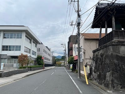 大手桝形跡から見た大手渡櫓門跡