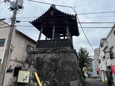 大手門櫓台北側石垣上の鐘楼