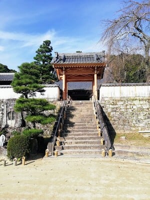 高月院山門(外側から)