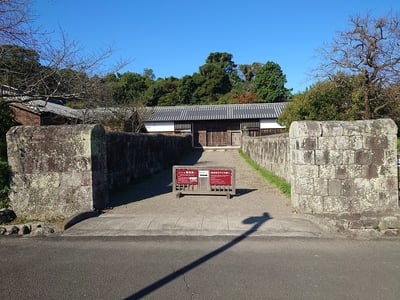 石塀と長屋門