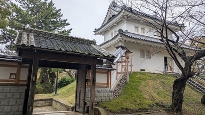 霞門、土塀そして東櫓