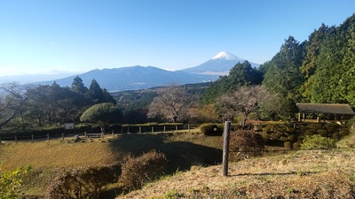 西櫓跡から三島市方向と富士山