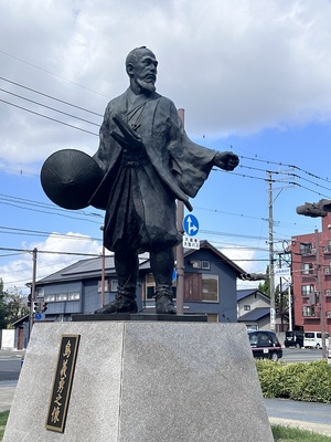 旧西の丸入り口の北海道開拓判官島義勇公像