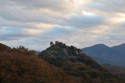 城山大橋から見る早朝の苗木城