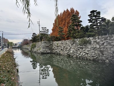 屏風櫓跡と堀川（数寄屋橋から）