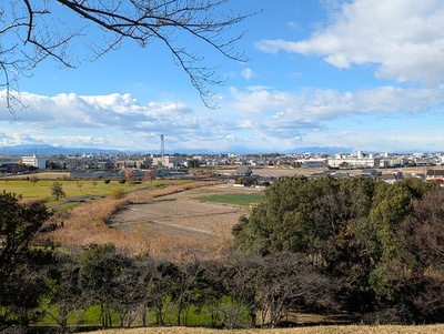 丸墓山古墳（石田三成陣跡）から望む忍城