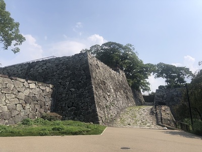 福岡城天守台近くの隅石