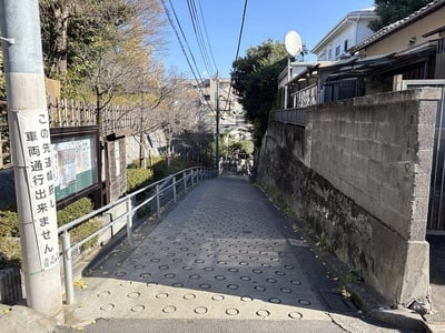 南側にある堀の跡