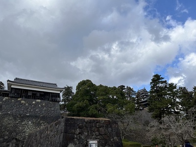 大手門跡から天守を望む