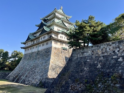 西側内堀より天守の眺め