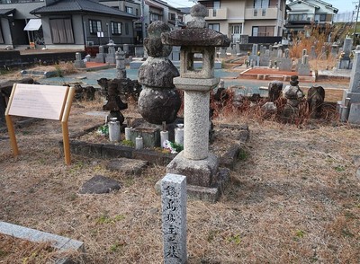 鏡島城 城主石河駿河守光清の墓