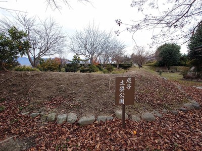 城跡に残る土塁