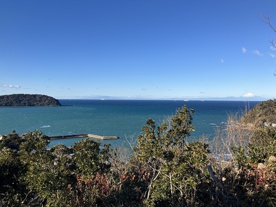 岩の物見台からの三浦半島を望む