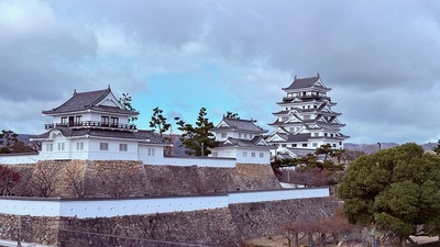 城郭の風景（駅フォーム大阪側から）