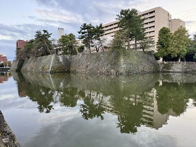 屏風折れ（北東から）