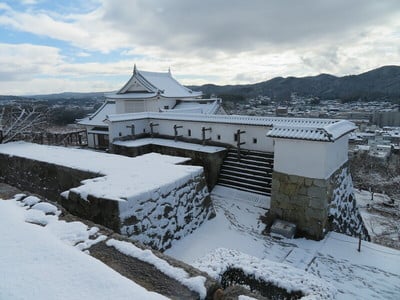 天守台から備中櫓を望む