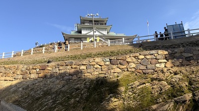 岩盤上の石垣