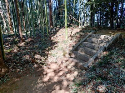 主郭土塁
