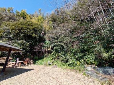 南側の弘法の硯水付近の城塁
