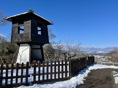 本丸跡の太鼓櫓と中央アルプスの眺望