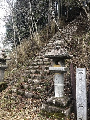 城趾碑と石段
