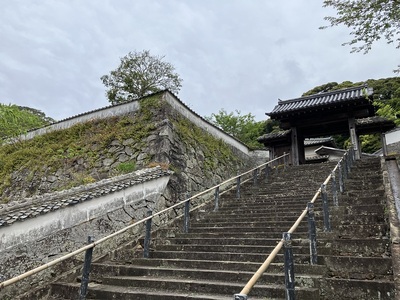 平戸御館への階段と石垣