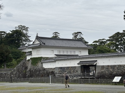 銅門と天守