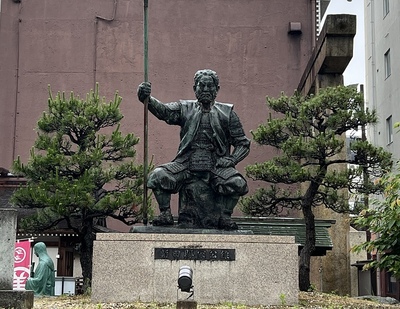 柴田勝家公像
