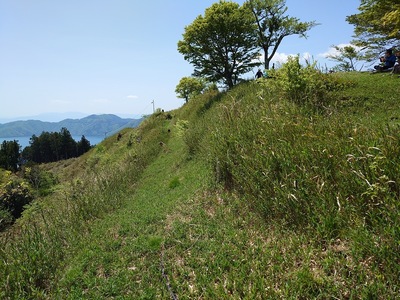 Ⅲ郭から主郭に続く東側の土塁