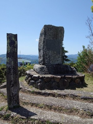 賤ヶ嶽碑