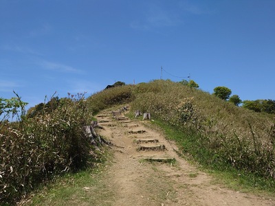 賤ヶ岳登山道から眺めるⅡ郭