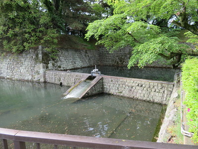 三ノ丸堀（北側）の水位調整堰