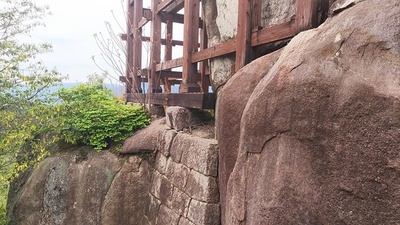 天守台の礎石、根石部分
