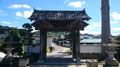 妙法寺山門(中から)