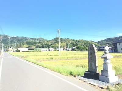 石碑と周り風景