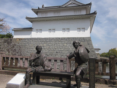 巽櫓と弥次喜多像