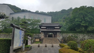 三ノ丸櫓門と石垣