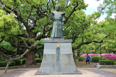 蜂須賀家政公銅像