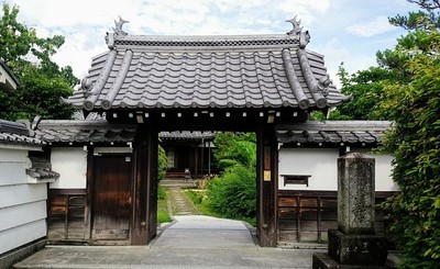 妙教寺の開いていた門