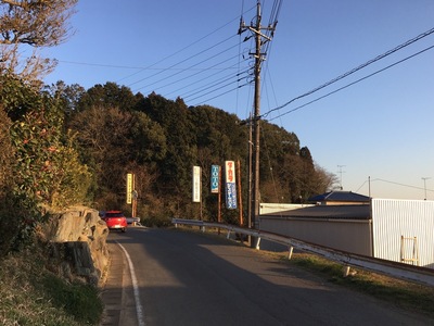 国道409号線から中沢城への道